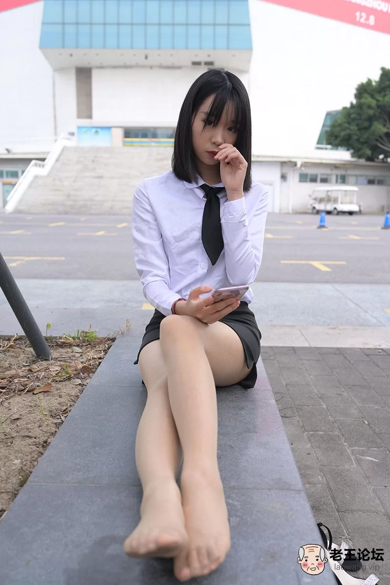 《视频》制服包臀裙肉丝长腿高跟美女《14V/6.88G/百度云》 [-]