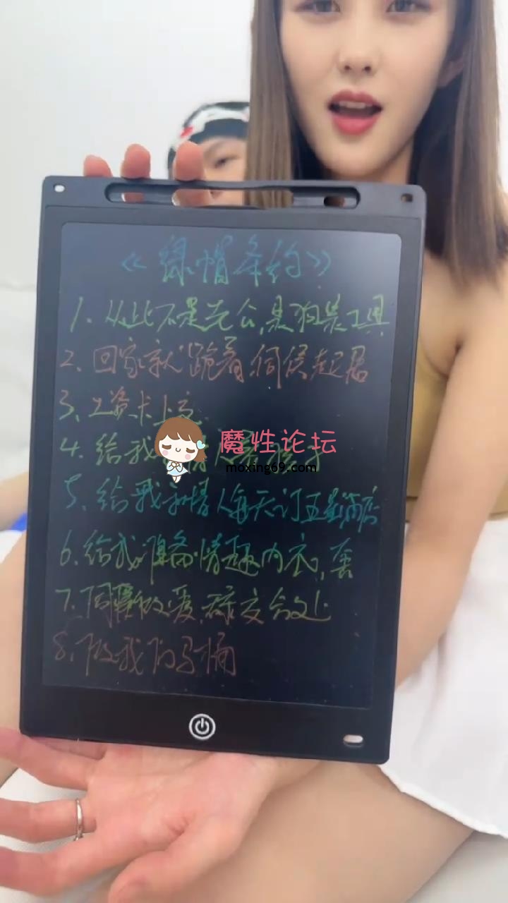 美腿《丝袜美脚玉足》《绿帽龟奴》服侍妻主与小男友主做爱射精，口爆射嘴，签署《绿帽条约》，全程直视羞辱