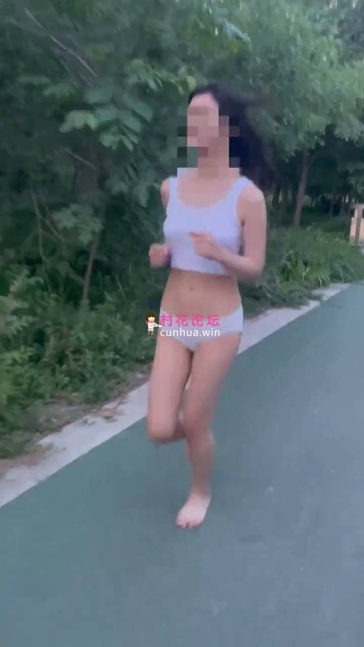 新晋级无敌反差小母狗，推特19岁女儿奴《林林susu00006》超强人前露出裸体取外卖影院自慰等[55V891M度盘]