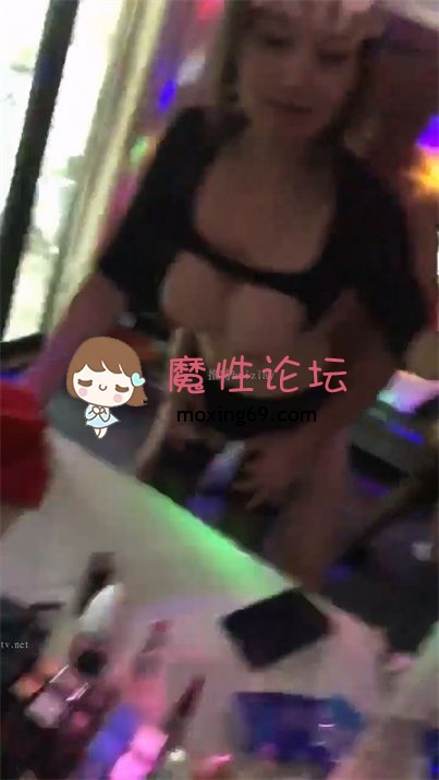 国产自拍《激操性爱❤️肥臀爆奶》 超爽多人互插 男女互插乱插 KTV激情啪啪[1V1550M][BT]