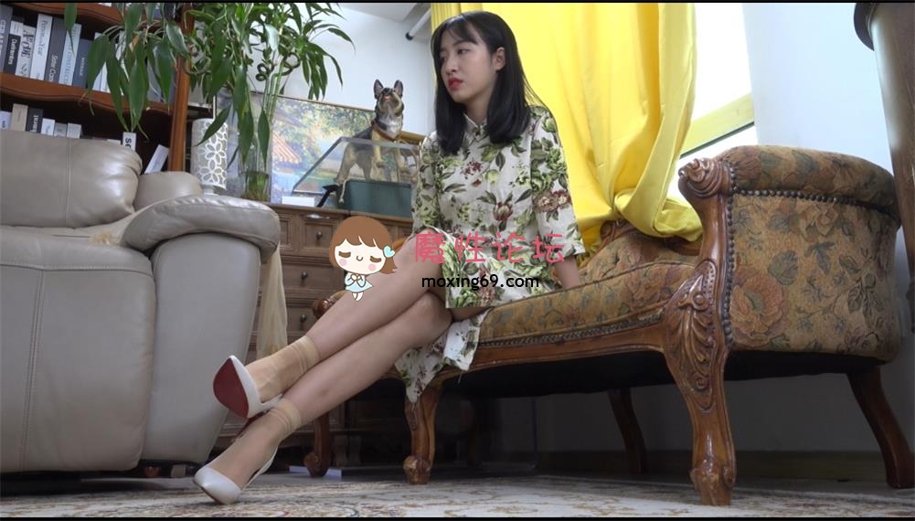 丝袜Sexy Asian Girls Feet-雪菲-旗袍性感肉丝脚丫[1V 1.54G百度网盘]