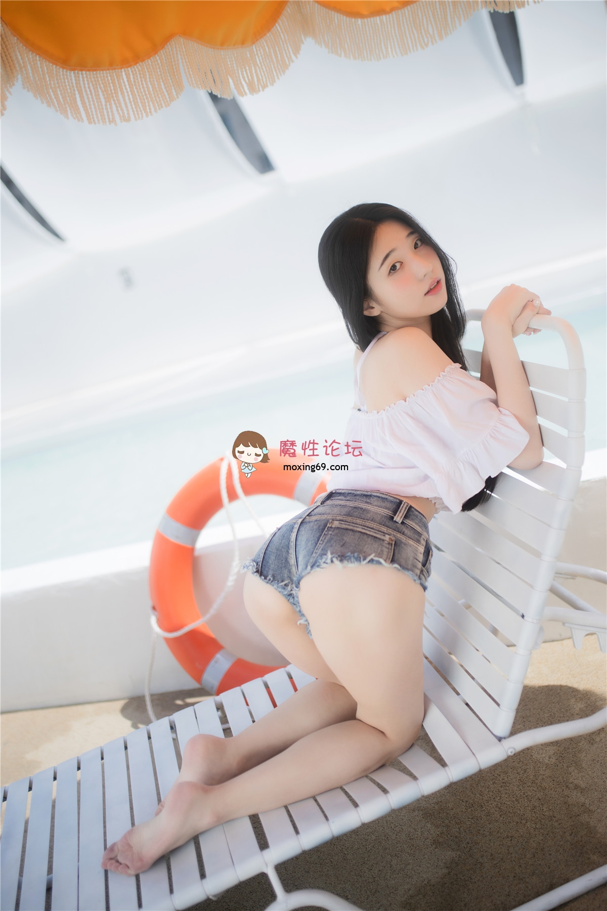 流出Yeon Woo - Mini Photobook [18P-222MB][百度网盘]