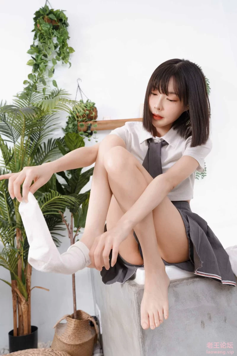 Limer-林莹展示性感裸足 [166P+1V-2.96GB]