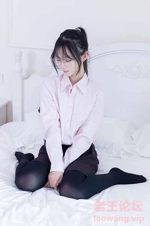 袜啵啵-甜甜圈-皮鞋厚肉丝厚黑丝、ol制服 [230p1v-1.88GB]