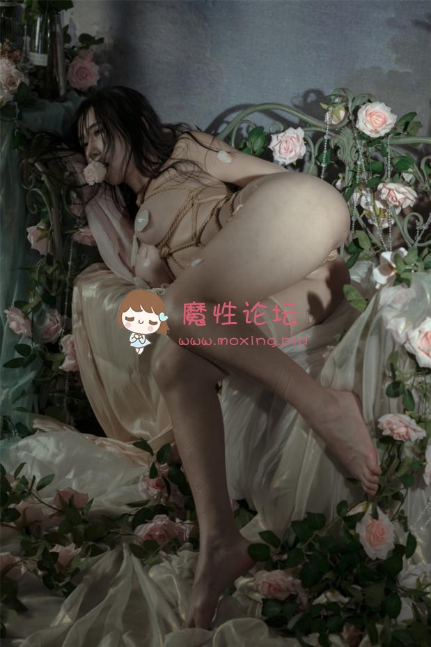 云溪溪 – 奶桃 玫瑰绳艺 [50P1V-933MB]《百度网盘》