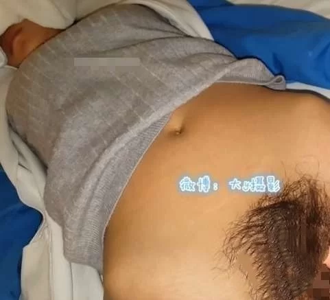 大Y摄影系列合集~足控最爱~足交~美足丝袜高跟《59V+8700P/94.4G》 [59V+8700P-94.4g]