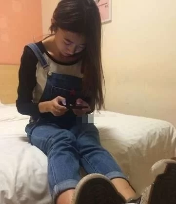 大Y摄影系列合集~足控最爱~足交~美足丝袜高跟《59V+8700P/94.4G》 [59V+8700P-94.4g]