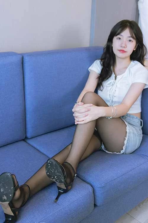 袜啵啵-小甜豆-高跟鞋热裤黑丝裸足[172P1V-1.3G百度网盘] [172p1v-1.3g]