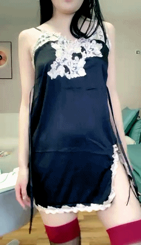 直播清纯美少女《明月》反差重口来大姨妈还直播，骚舞扭动，自慰特写