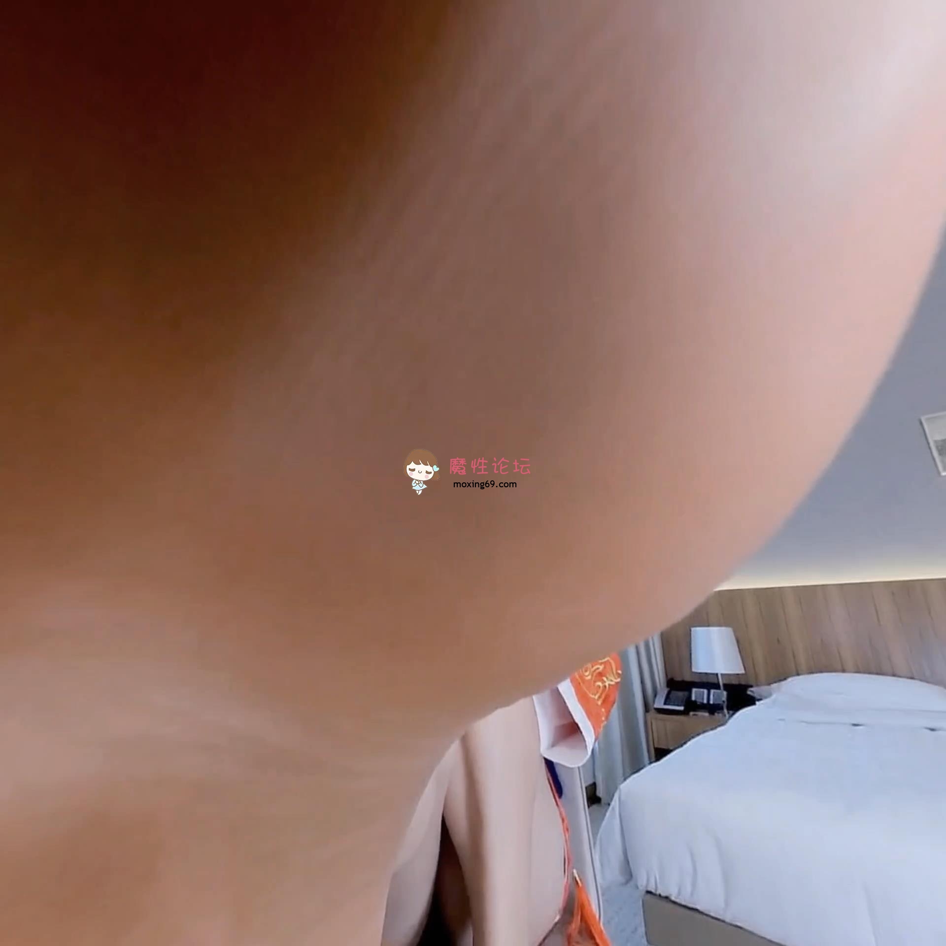 美腿极品足控VR+转2D视频，高颜值 被踩踏视角《4v4.1g百度盘》