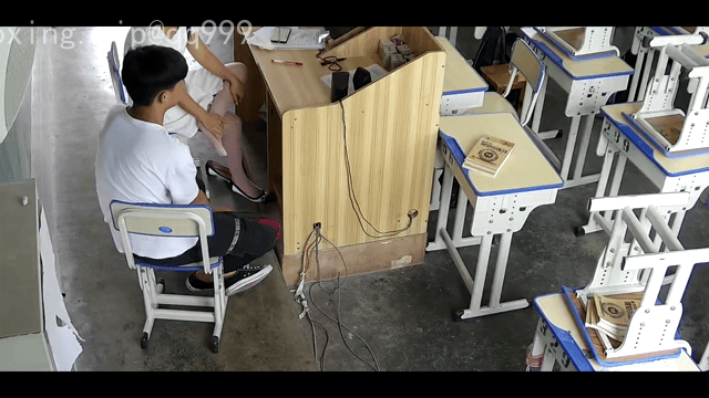 国产真实的一批的资源，足控《女老师上课脱鞋晒脚集锦》资源均为高清的资源，都是丝袜讲台偷拍，真实的一批