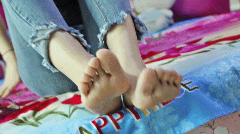 足交足控狂喜！国产TK神作《重庆脚模摄影》恋足舔足,恋足癖一本满足 极品美女白嫩脚丫被狂舔TJ！大合集《45V84G》