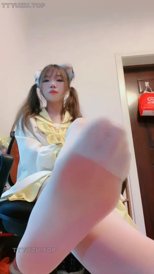 《足控恋足》套路直播 第一视角 红绿灯网调寸止榨精 [7V-4GB]