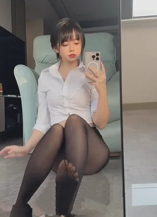 主播抖音50多万粉丝福利姬美女 欣老板@欣欣子dy高价无内舞蹈玩具定制自慰视频福利 [2V-404M][百度网盘]