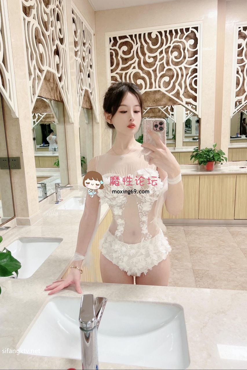 网红《抖音博主》自收集反差美女网红泄密合集②，白天COS服，晚上情趣服[NVNP68.3G][百度网盘]