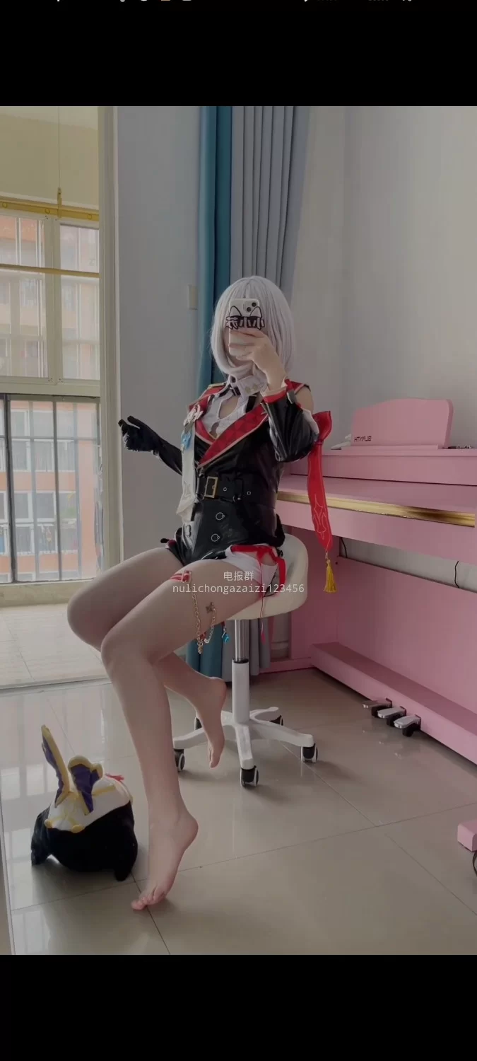 小小苏 托帕cos 足控 [1v-203m]