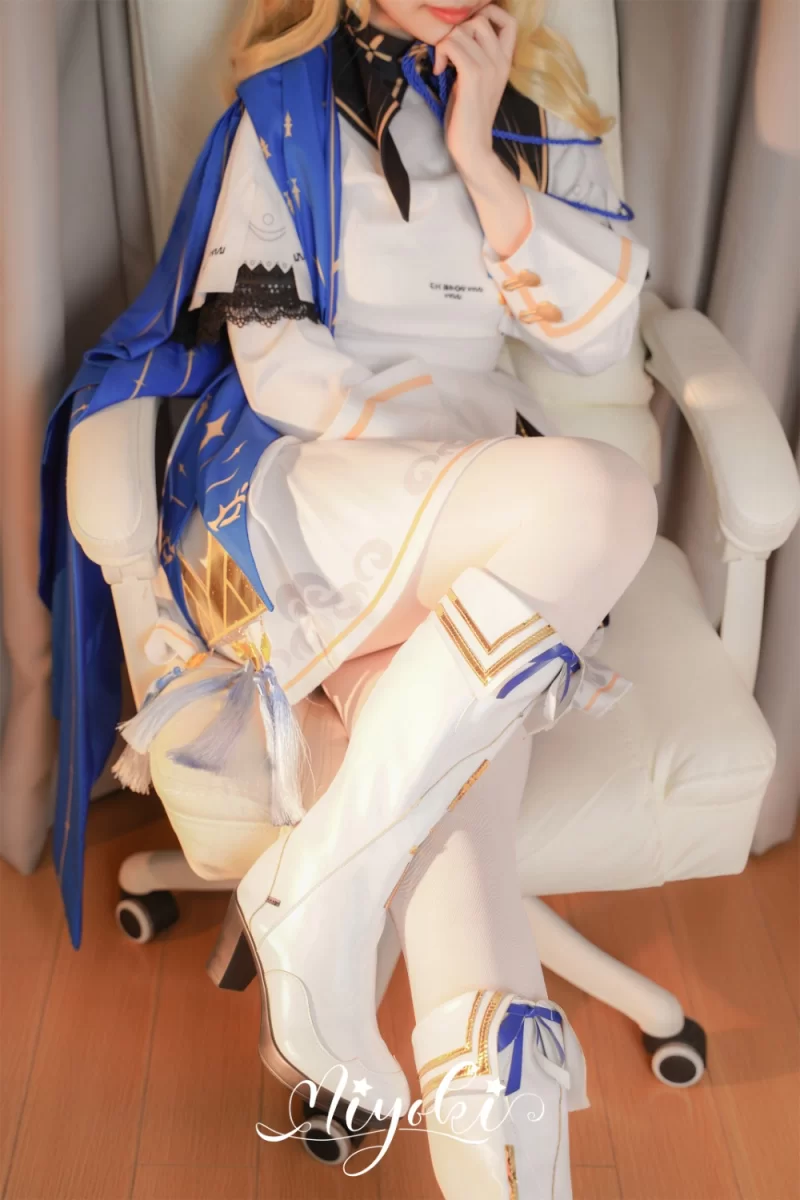 铃木美咲 鸣潮cos 白丝修女菲比 [1v+28p-1.86g]