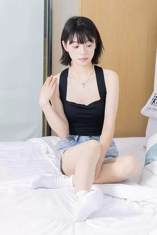 袜啵啵-糯米-长靴、白棉袜、肉丝[140P1V/1.7G百度网盘] [140p1v-1.7GB]