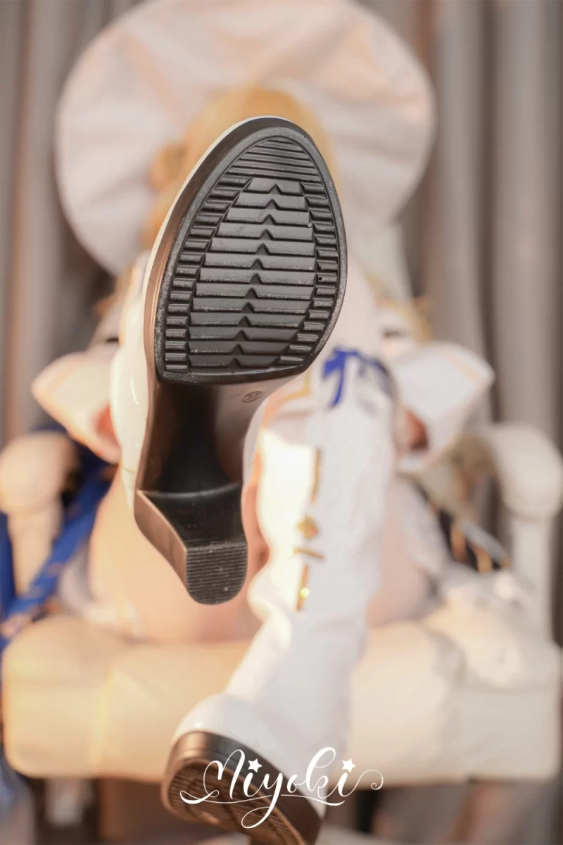 铃木美咲 鸣潮cos 白丝修女菲比 [1v+28p-1.86g]