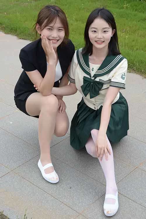 初夏女神-双双、幺幺-姐妹花户外短裙丝袜美腿 [160p1v-1g]