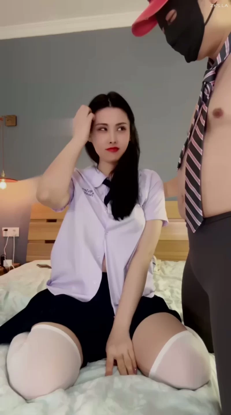 松紫大大 - 态表舅骚扰美丽校花 白丝踩头[1V-1.20GB][百度盘] [1V-1.20GB]