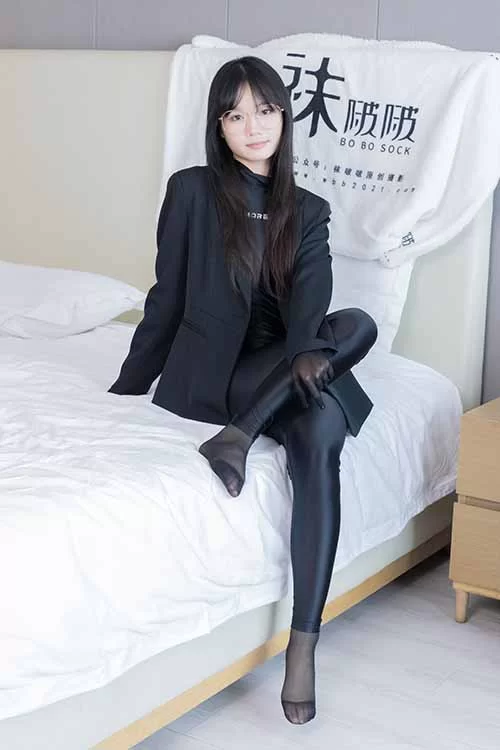 袜啵啵-甜甜圈-长靴黑丝、连体衣裤里丝美腿 [145p1v-1.73GB]