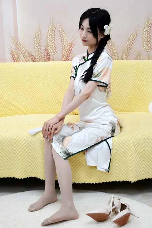 初夏女神-柒柒~沉鱼落雁-旗袍丝袜美腿[110P1V 0.8G百度网盘] [110p1v-0.8GB]