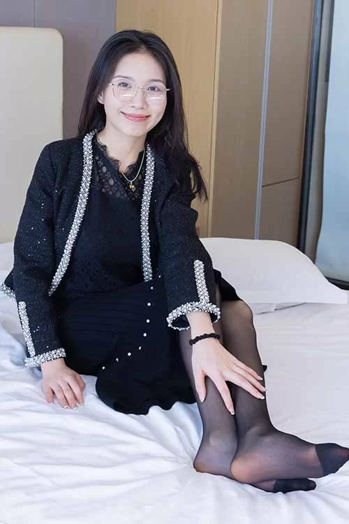 袜啵啵-芝士-高跟鞋包臀裙肉丝、黑丝[155P1V-1.5G百度网盘] [155p1v-1.5GB]