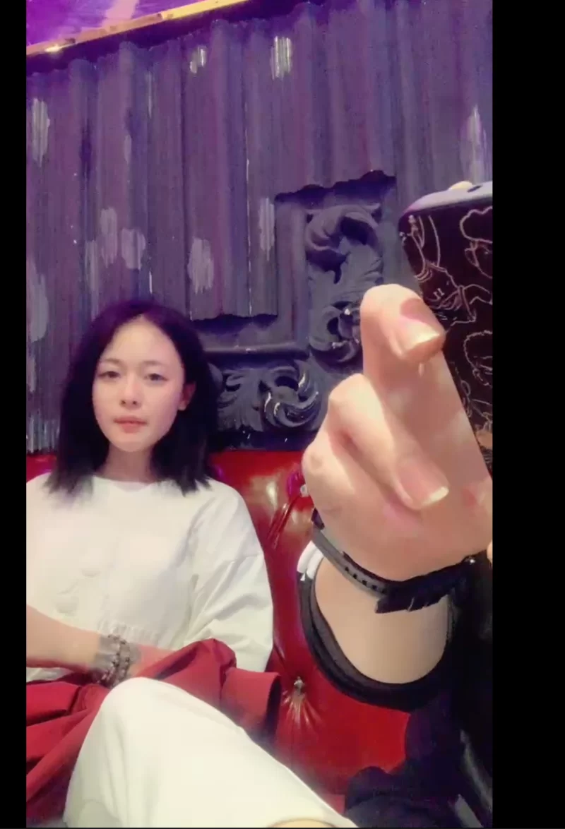 精神小妹 系列  足控 舔脚 调教 个个美女玉足 [34v-15.5GB]