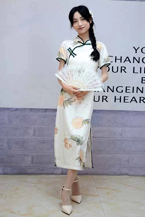 初夏女神-柒柒~沉鱼落雁-旗袍丝袜美腿[110P1V 0.8G百度网盘] [110p1v-0.8GB]