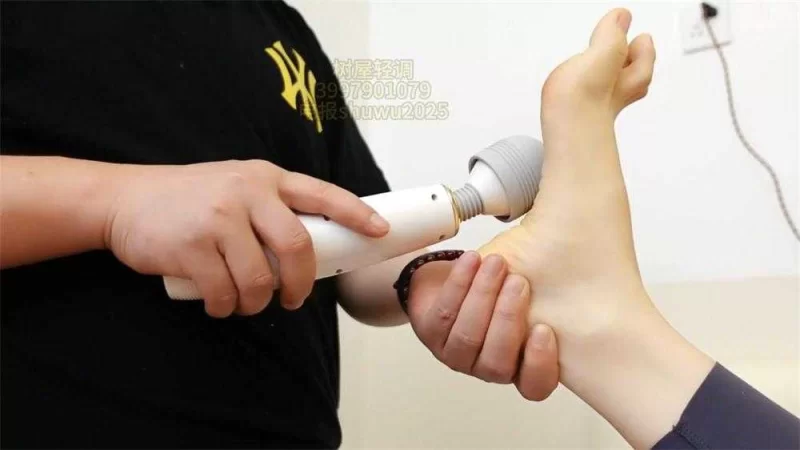 树屋轻调-小青被趁人之危舔脚 [1v-756m]