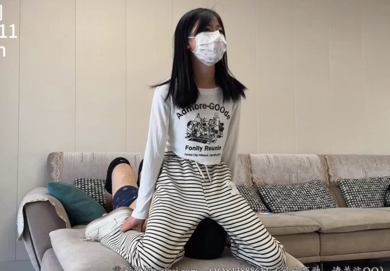 精神小妹 系列  足控 舔脚 调教 个个美女玉足 [34v-15.5GB]