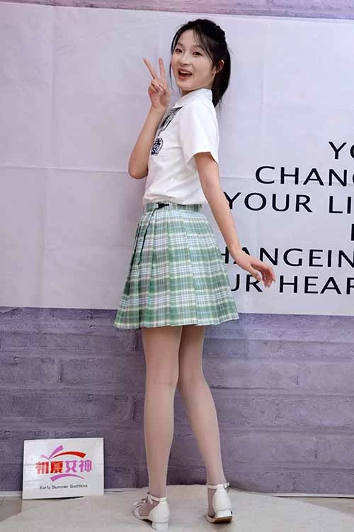 初夏女神-安妮-校园格子超短裙丝袜美腿[140P1V0.9G百度网盘] [140p1v-0.9g]