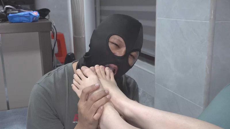 《aapary视频》舔脚175美女慧慧原味细长美足 [1v-2.17GB]