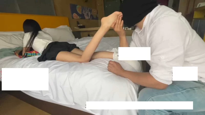 大神宾馆约单纯学生妹，狂tian白袜裸足 [1V-316m]