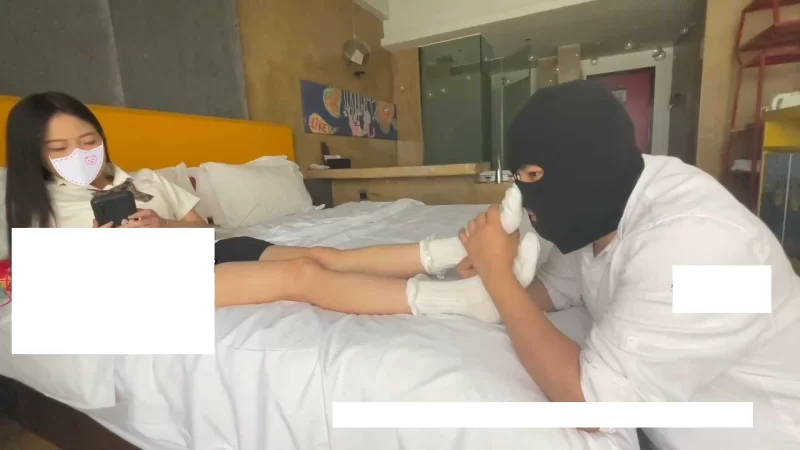 大神宾馆约单纯学生妹，狂tian白袜裸足 [1V-316m]