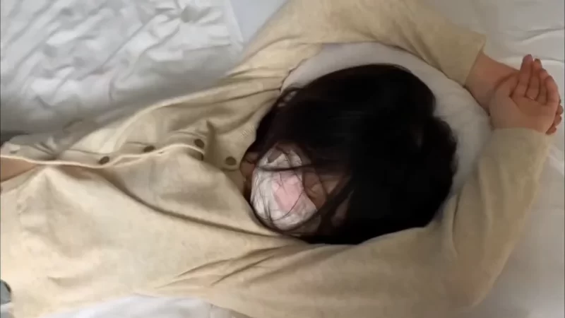 爽玩熟睡女高嫩脚 [1v-177m]