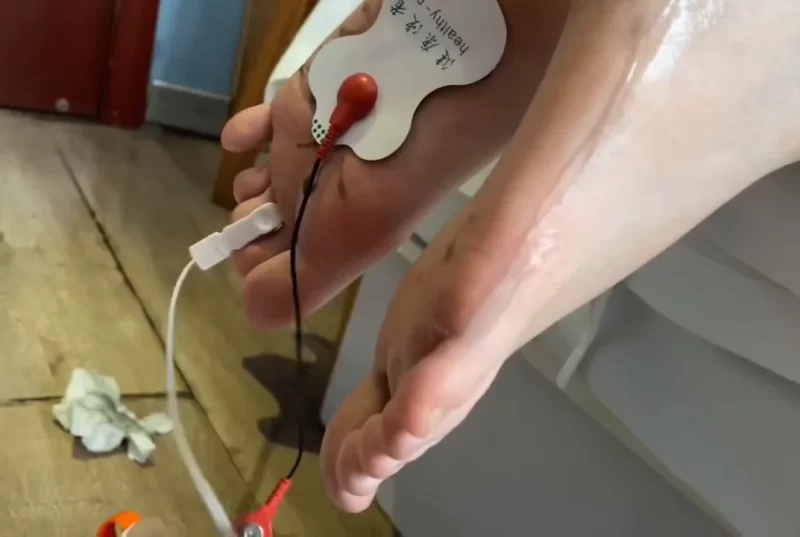 爽玩熟睡女高嫩脚 [1v-177m]