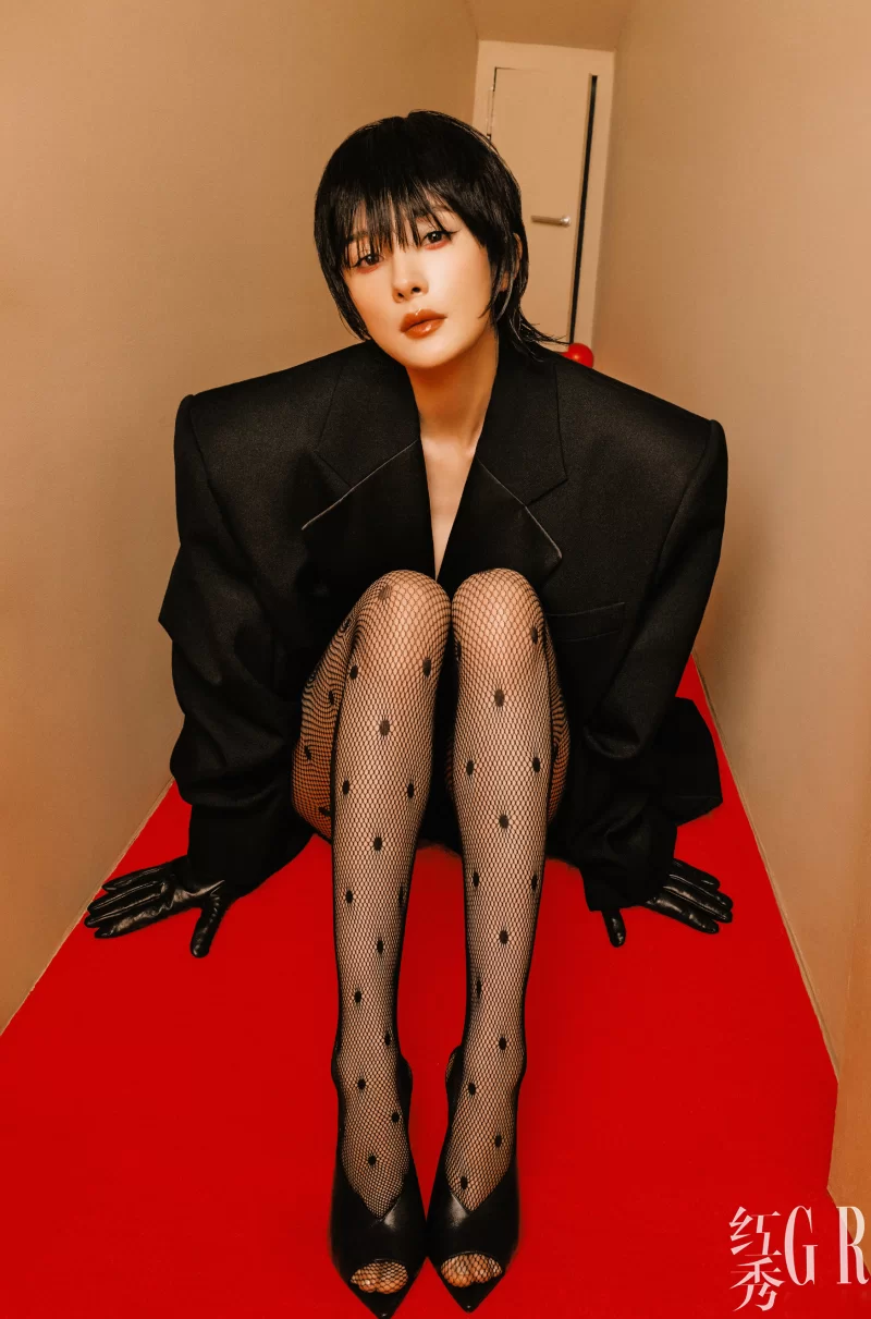 杨幂丝袜代言宣传照高清黑丝美腿明星意淫 [94P-699MB]