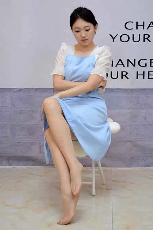 初夏女神-环环-连衣裙性感肉丝美腿[100P1V1.9G百度网盘] [100p1v-1.9GB]