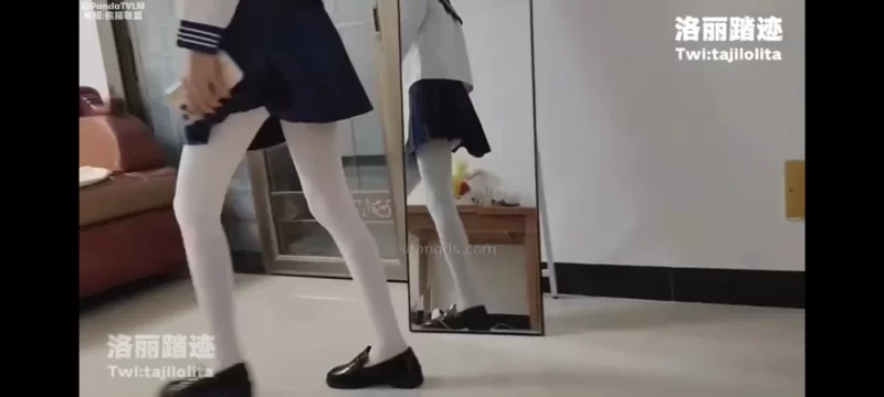 #洛丽踏迹第一部第二部合集：新模试镜 JK白丝小皮鞋秀足 [1v-1.5g]