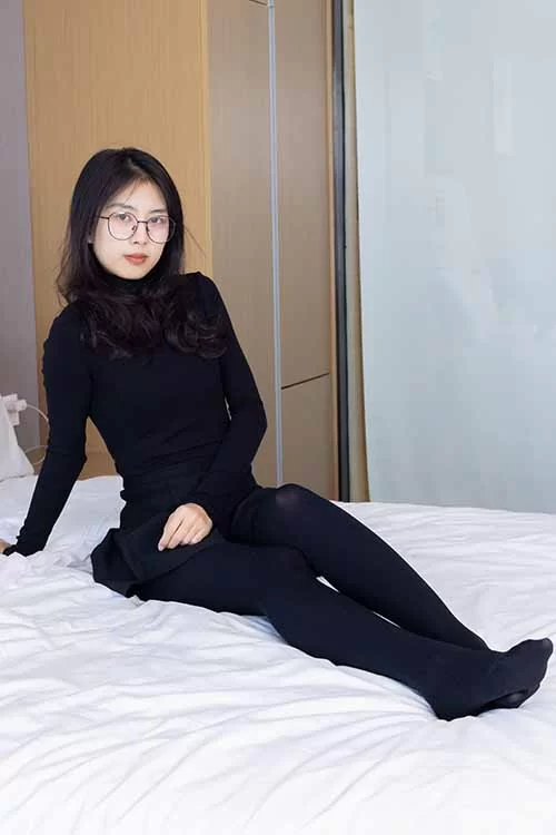 袜啵啵-奶油-平底鞋厚黑丝、丝袜踩奶油[146P1V-1.8G百度网盘] [146p1v-1.8g]