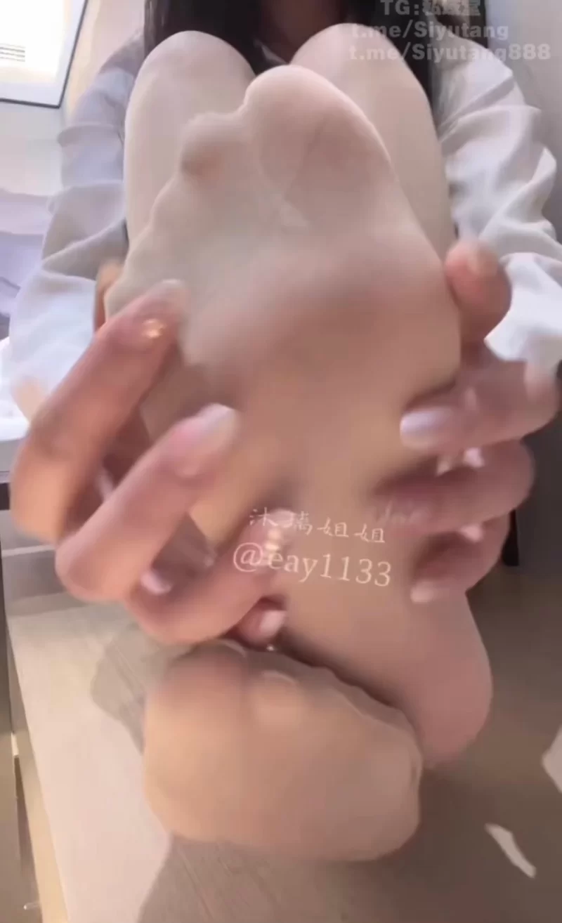 自购 推特 丝足榨汁姬 沐璃姐姐 露露学妹 388会员群长视频 [10V-6.8GB]