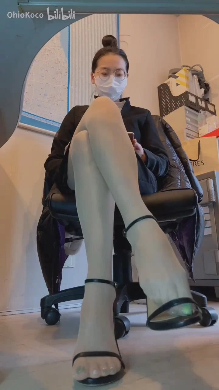 易直播 足迹 集乐 直播各种丝袜怼屏 [8-1g]