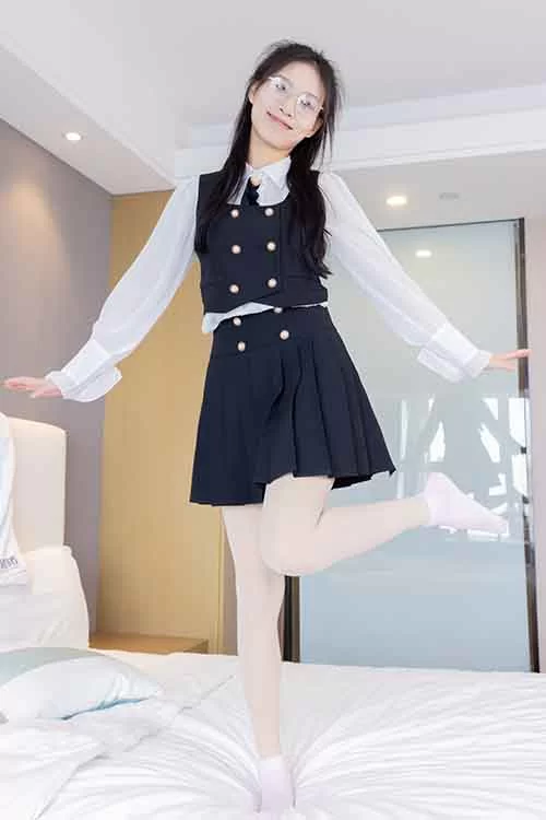 袜啵啵-芝士-高跟鞋油亮肉丝棉袜美腿[140P1V-1.8G百度网盘] [140p1v-1.8GB]