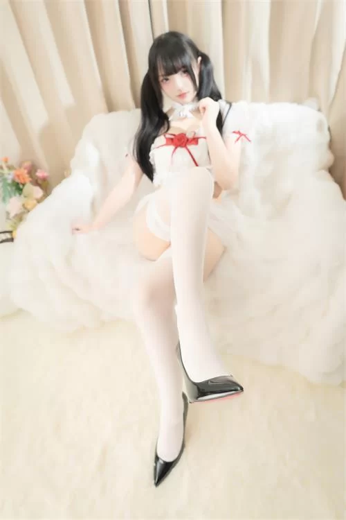 神楽坂真冬-草莓蛋糕-女仆白丝高跟 [75p2v-248m]