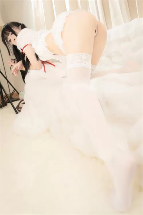 神楽坂真冬-草莓蛋糕-女仆白丝高跟 [75p2v-248m]