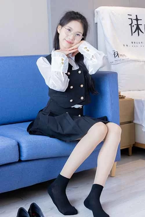 袜啵啵-芝士-高跟鞋油亮肉丝棉袜美腿[140P1V-1.8G百度网盘] [140p1v-1.8GB]