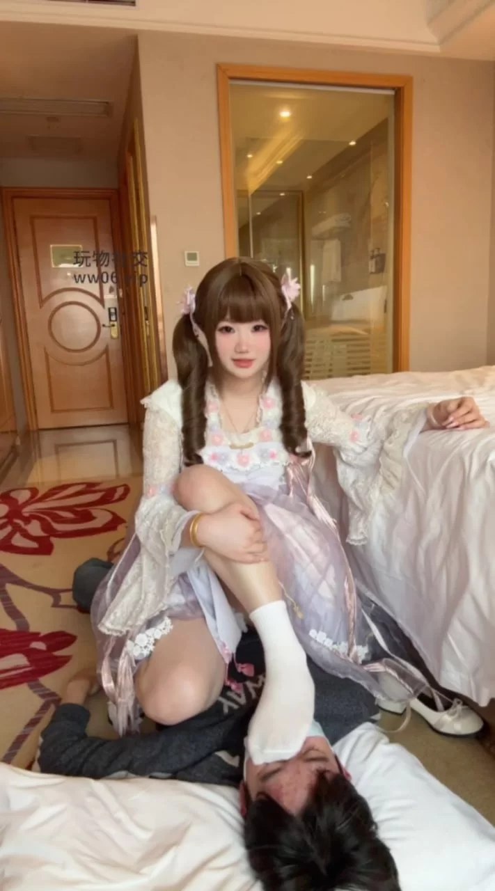 萝莉窒息专场坐脸窒息棉袜窒息腿绞#六六 [1v-700m]