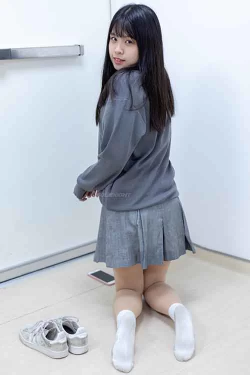 solexight足控-Dora2-脏臭白袜、超短裙丝袜臭鞋 [90p2v-1.6g]